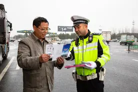 中国网事·感动2022丨常州交警李忠：用生命诠释忠不避危图片