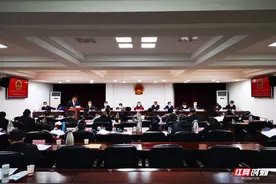 张家界市八届人大常委会第八次会议召开图片