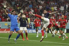 世界杯热闻丨亲兄弟征战卡塔尔，绿茵场上也有浓浓亲情图片