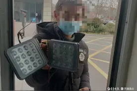 收缴！罚款！货车私自安装红蓝爆闪灯被查处图片