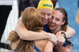 （体育）游泳——短池世锦赛：澳大利亚队打破女子4x50米混合泳接力世界纪录图片