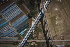 弥蒙高铁通车：“三线交汇”折射中国西南巨变图片