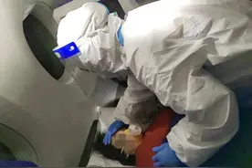 航班上的“平凡英雄”！奥克兰飞广州航班上一名旅客突然晕倒，机组人员紧急救助图片