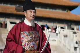 退休不退艺！长沙爷爷汉服变装惊艳众人：在故宫拍照被围观图片