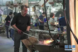 玻璃吹制：火焰里的艺术图片