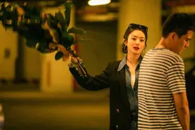 扒一扒《风吹半夏》里赵丽颖的穿搭，复古港风温暖又时髦图片