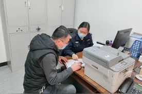 电动三轮驾驶员车祸导致颅脑损伤，万元救助基金解难题图片