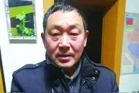 八旬老人家中油锅起火 邻居关键时刻挺身而出图片