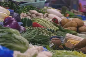 家门口的农贸市场供应充足，蔬果蛋肉应有尽有图片