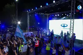 全球连线｜世界杯冠军阿根廷队乘专机回家 获过水门礼遇图片