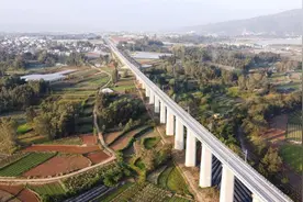 四年修一路弥蒙高铁通车运营图片