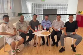 回访成都“六勇士”：遇事不要怕，见义勇为讲策略｜2022·拼过图片