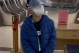 爸爸高烧不退，8岁孩子单枪匹马送去医院，爸爸:养了个暖男图片