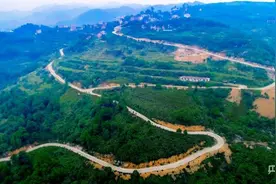 山路十八湾变坦途  湖南涟源新农村铺上了“金光道”图片