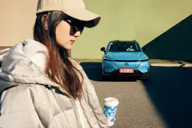 想追我？你怕不行~ 赛车小姐姐和她的e:NS1图片