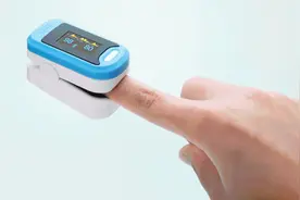 “警惕沉默性缺氧”刷屏，血氧仪卖断货+涨价 | 智能手表能做平替吗？图片