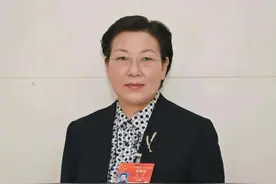 她，当选九三学社中央副主席图片