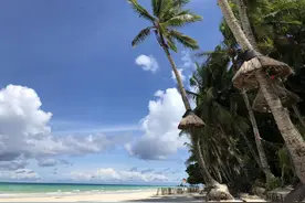 总台记者看世界丨旅游胜地长滩岛天坑增多，超载运营将面临坍塌风险图片