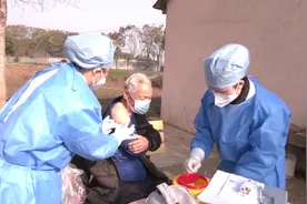 江夏区：送“苗”上门 让老年人接种新冠病毒疫苗安心更暖心图片