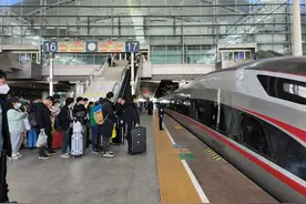 新列车运行图今起实施，粤湘出行可乘坐复兴号智能动车组图片