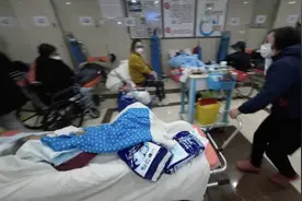 急诊病人叠加状态下，直击急诊室里的坚守