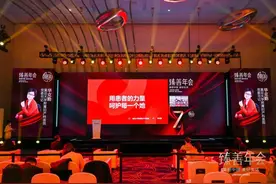 复旦大学附属妇产科医院党委书记华克勤：医左益右 —— 用患者的力量呵护每一个她｜界面臻善年会图片