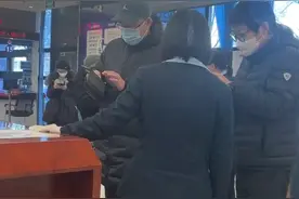 探访北京出入境接待大厅：办理护照签证的市民大幅增加图片