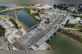 深圳前海5号景观桥工程主桥实现全桥贯通图片