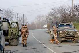 危机出现缓和迹象，科索沃北部塞族人同意开始拆除路障图片