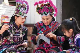 瞭望 | 小小绣花针挑起彝绣大产业图片