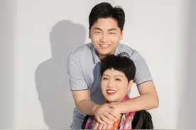 回访2022丨李芳寻子成功这一年：儿子户口已恢复，母子赴云南直播助农图片