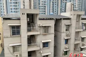 多方筹措资金实现“平改坡”，顶楼居民告别”水帘洞“图片