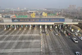 京沪高速借道通行首日 市民出行更舒心图片