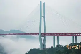 震撼！贵州这座世界第一高桥，距离水面有近200层楼高图片