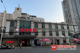 老人病逝下葬后 家属接到医院通知：弄错了，人还活着图片