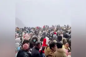 老君山景区回应大量游客滞留：降雪致道路结冰，索道票可退