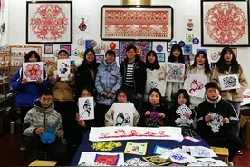 羌族剪纸进课堂 校园美育传承民族文化图片