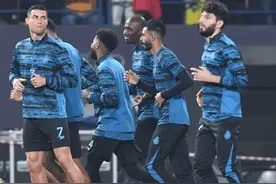 拒绝为C罗让出7号的球员被解雇？假的，他晒出与C罗合影粉碎流言图片