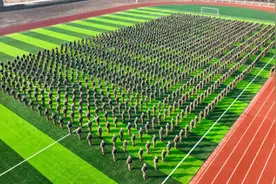 打响开训“第一枪”图片