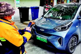 临桂路边停车位收费开始试运营：停车半小时内免费，新能源车半价图片