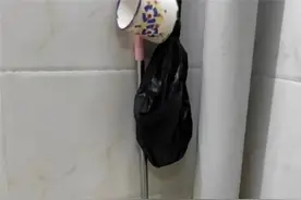 楼上一冲水，南宁一住户家厕所就变“喷泉”！怎么回事？图片