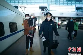 服务旅客节后返程 太原至北京首增夜间高铁图片