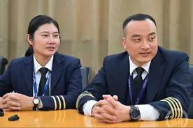 飞行员夫妻谈春运：以一家不圆换万家团圆 挺值得的！图片