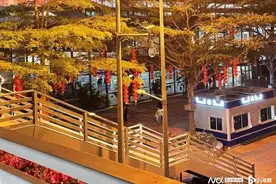 今起香港内地恢复通关，深圳福田口岸挂起红灯笼喜迎旅客图片