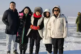 查干湖鱼香四海 渔家姐妹新年卖鱼忙图片