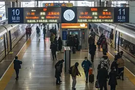 实拍春运首日火车站！图片