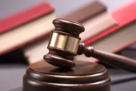 14岁女孩状告亲妈占用30多万拆迁款，法院这么判！图片