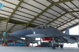 东部战区战训MV：战鹰绕着宝岛飞，亲人轻声唤你归图片