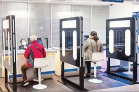 全市出入境管理部门窗口全开快速办证图片