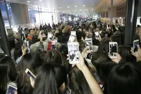 粉丝接机造成拥堵，艺人余景天深夜致歉：深感愧疚和自责图片